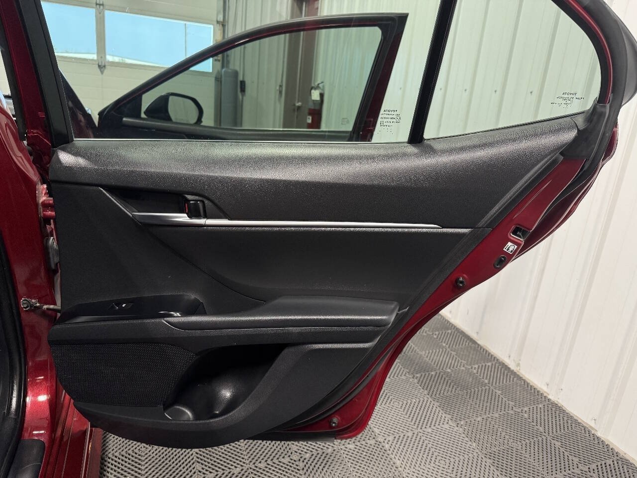 Used 2018 Toyota Camry SE FWD image 21