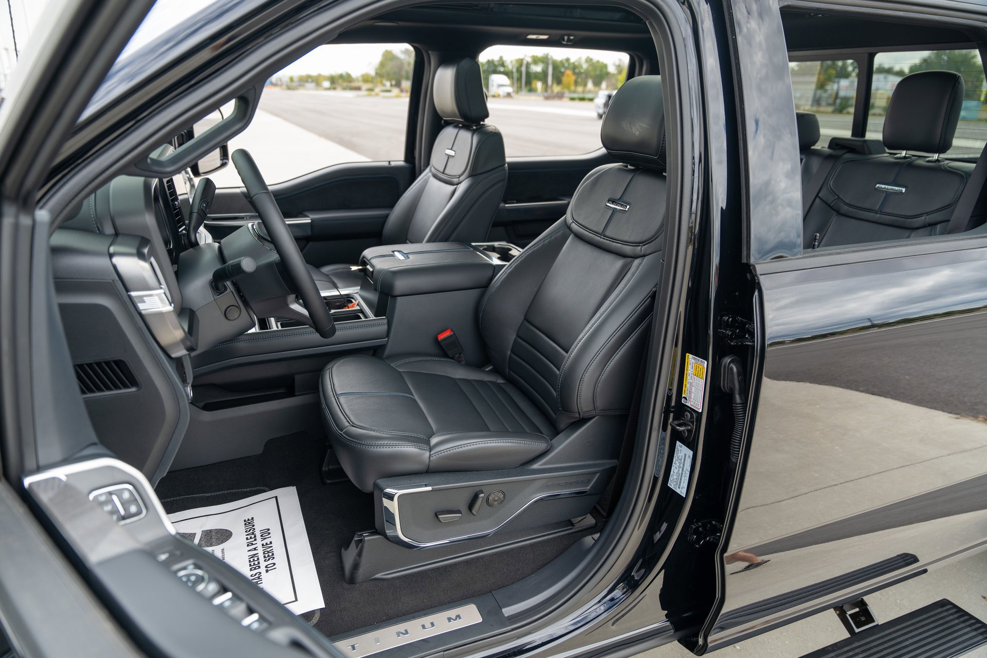 Used 2025 Ford F450 Platinum image 30