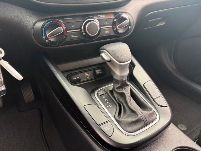 Used 2025 Kia Soul LX w/ LX Technology Package FWD image 18