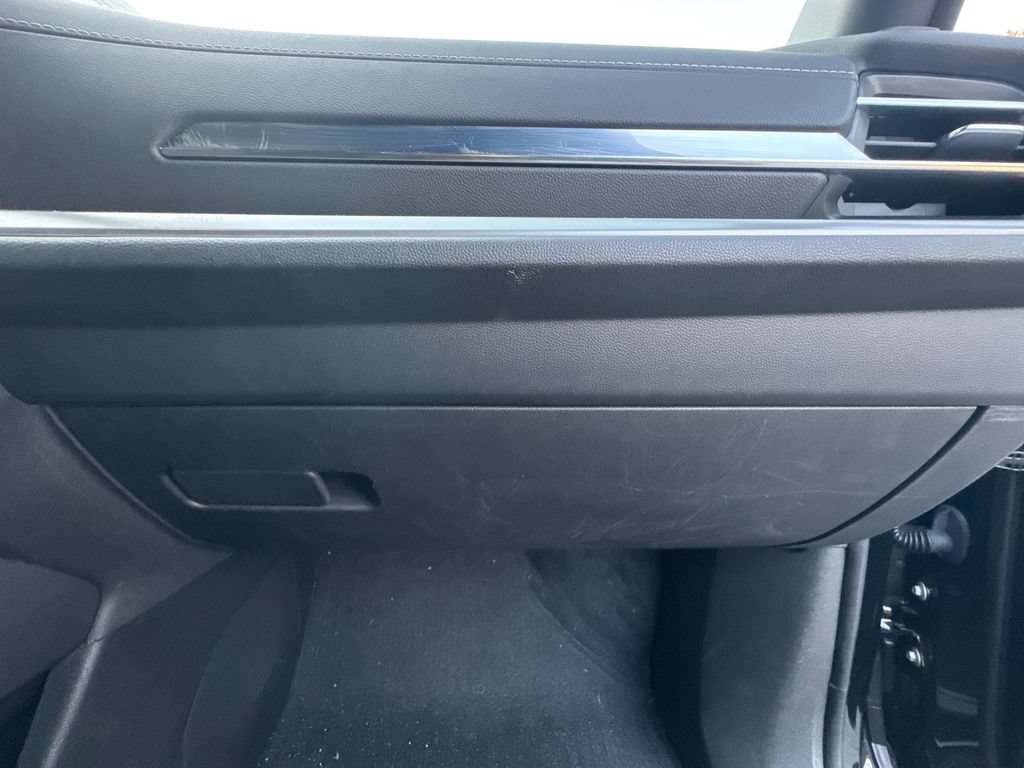 Used 2025 Chevrolet Traverse LT FWD image 36