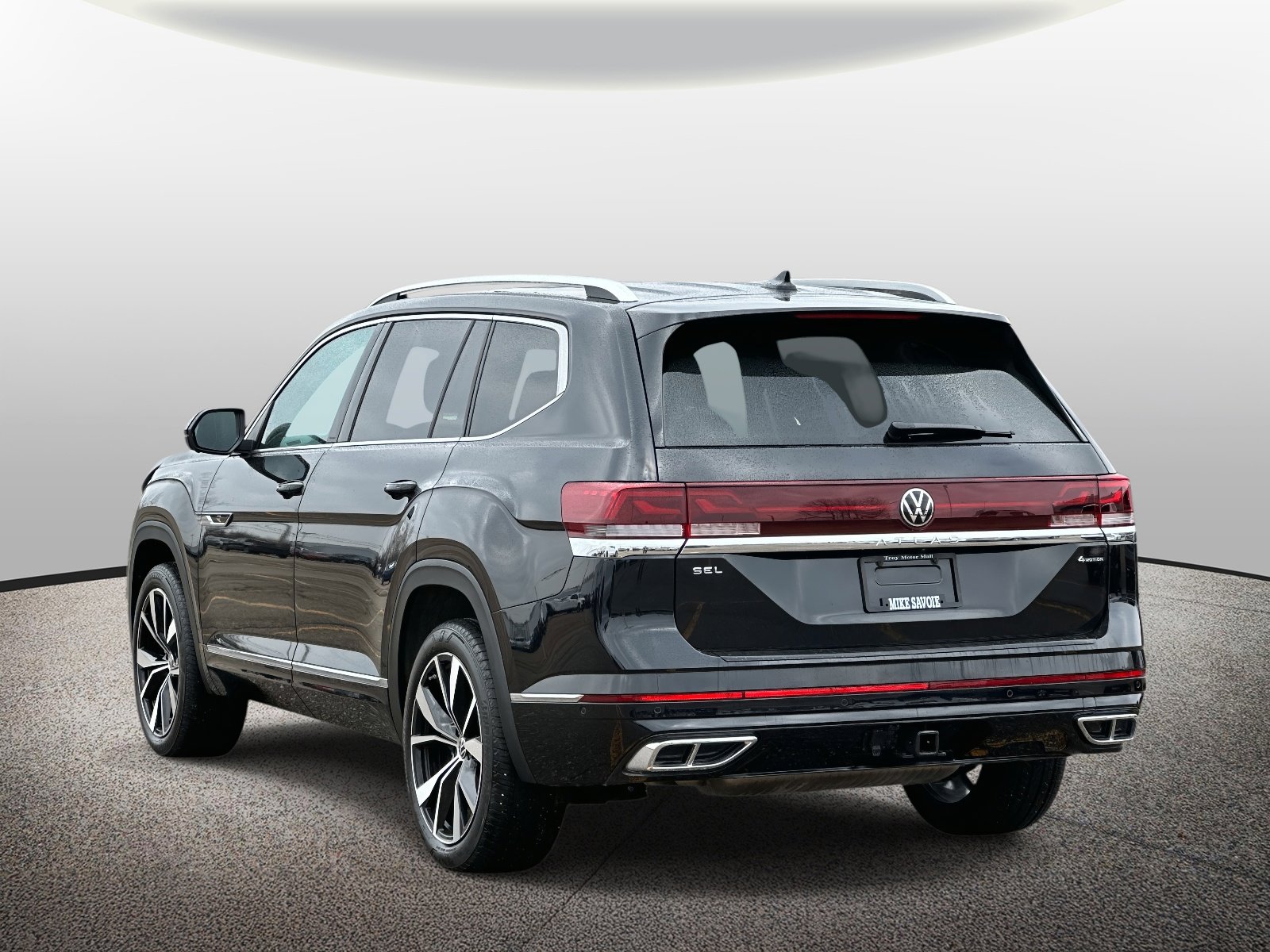 Used 2024 Volkswagen Atlas SEL Premium R-Line image 4