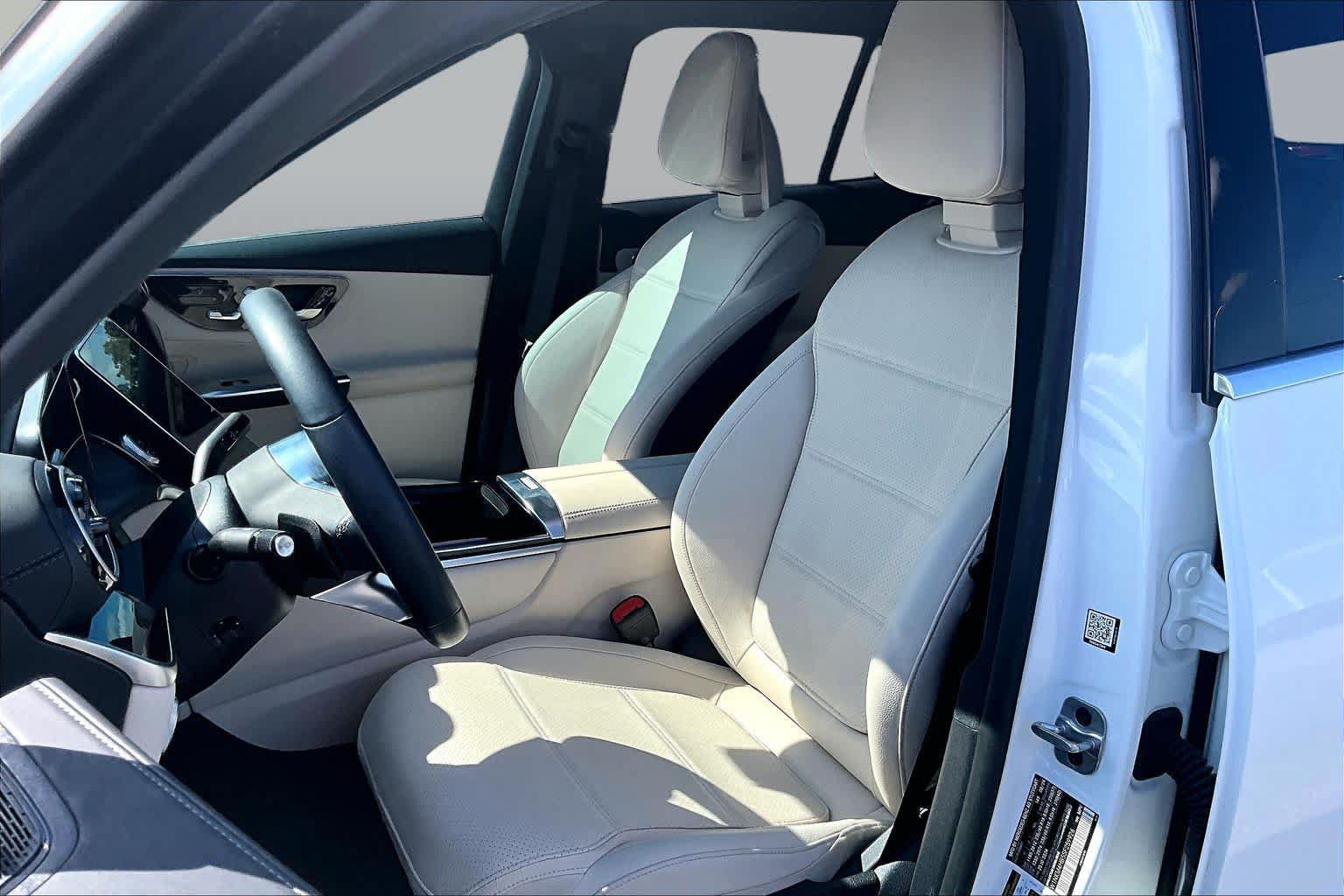Used 2025 Mercedes-Benz GLC 300 4MATIC image 8