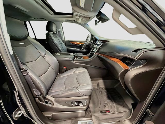 Certified 2017 Cadillac Escalade Luxury AWD/4WD image 25