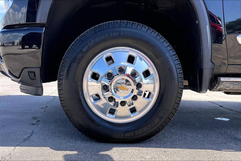 Used 2024 Chevrolet Silverado 3500 High Country w/ Technology Package AWD/4WD image 35