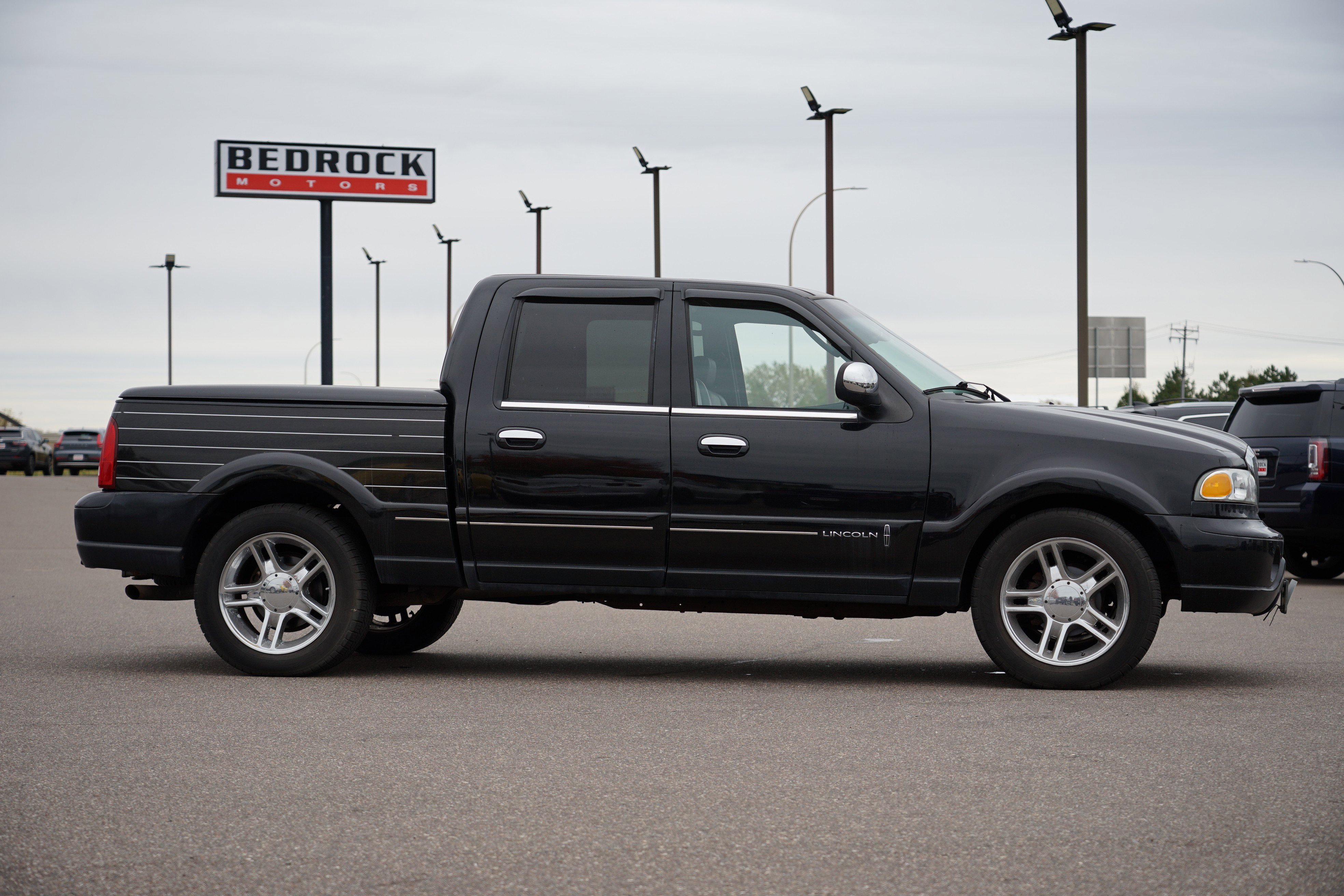 Used 2002 Lincoln Blackwood image 2