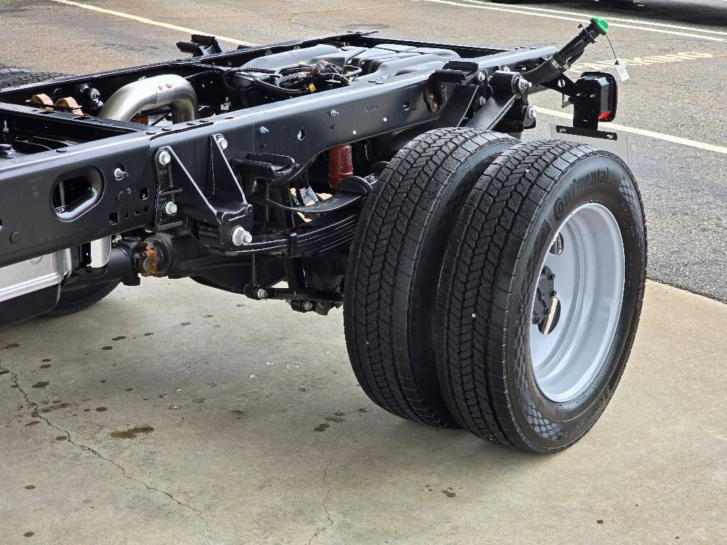 New 2025 Ford F450 XLT RWD image 25
