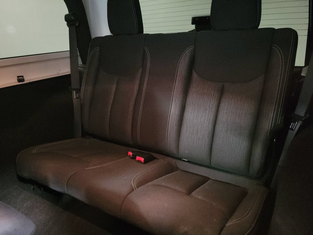 Used 2017 Jeep Wrangler Sahara w/ Connectivity Group AWD/4WD image 27
