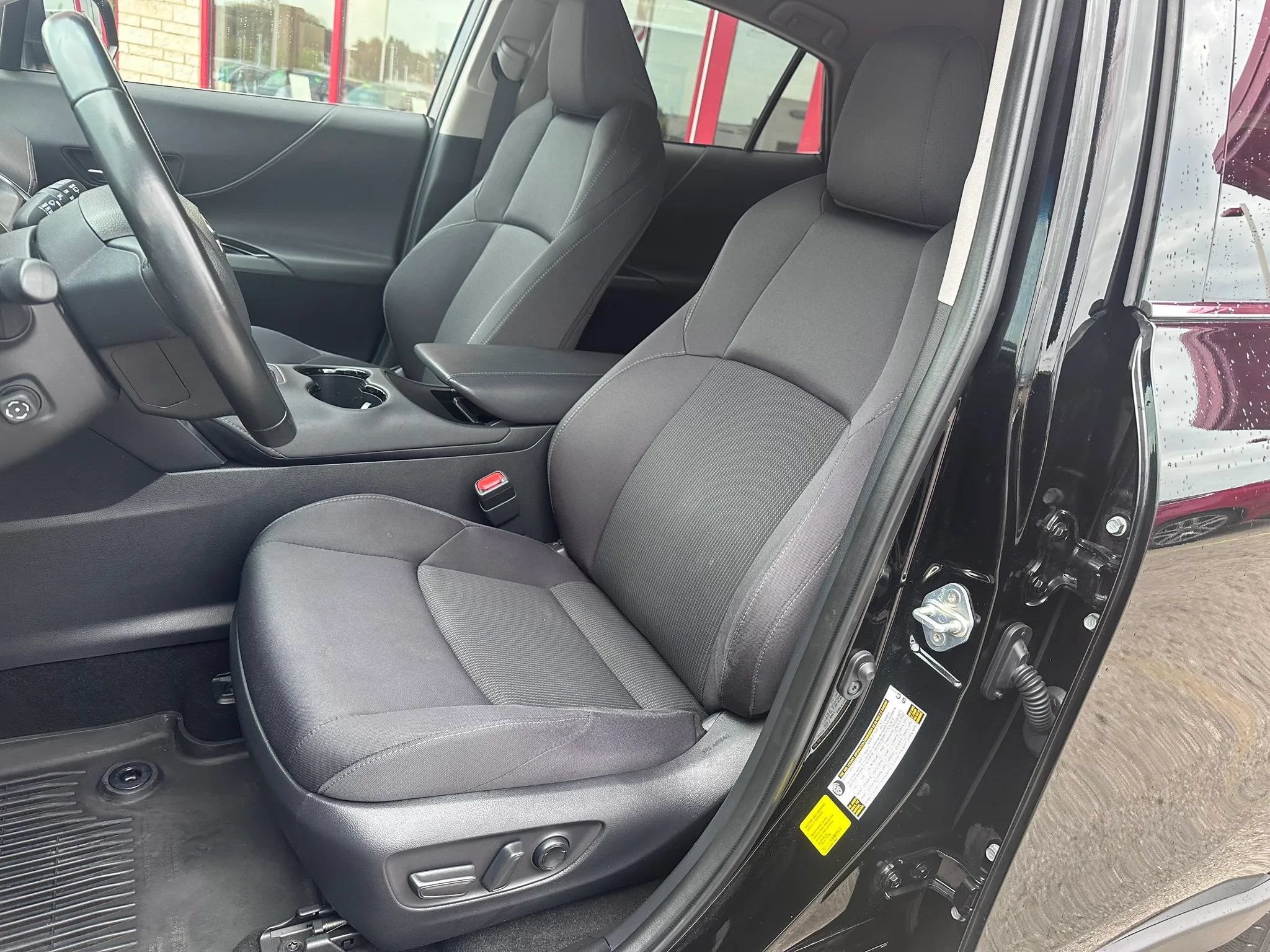 Used 2024 Toyota Venza LE AWD/4WD image 10