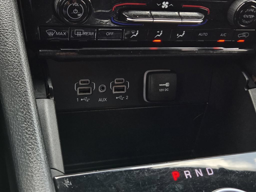 Used 2025 Jeep Grand Cherokee Laredo RWD image 27