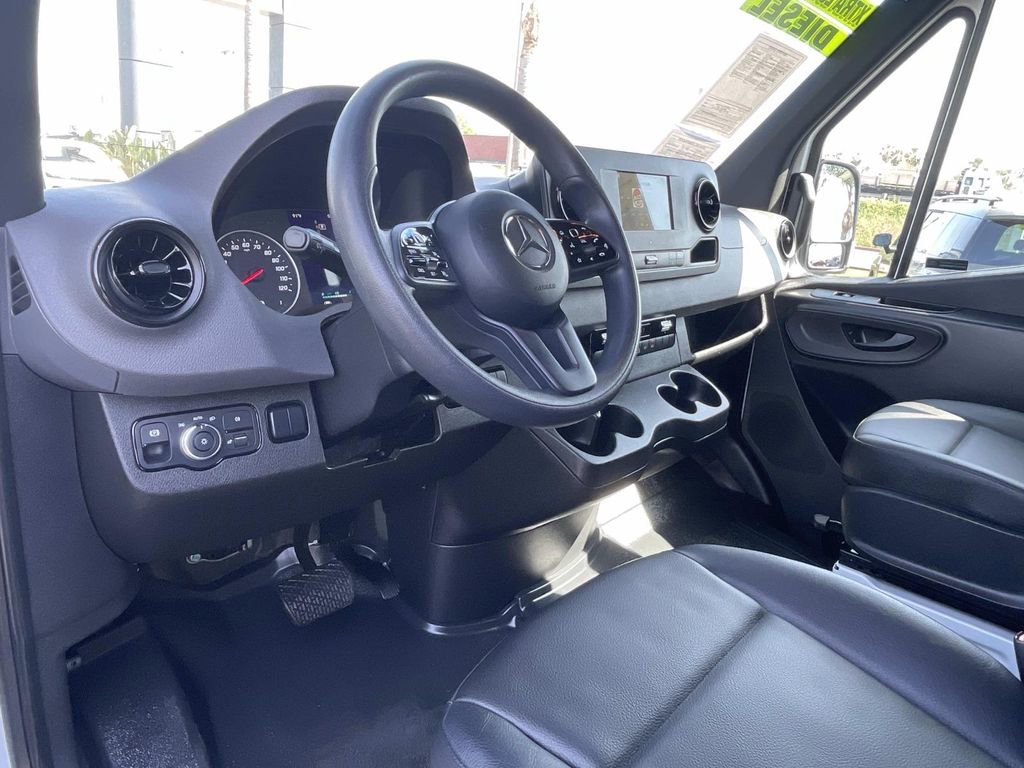 Used 2023 Mercedes-Benz Sprinter 2500 image 21
