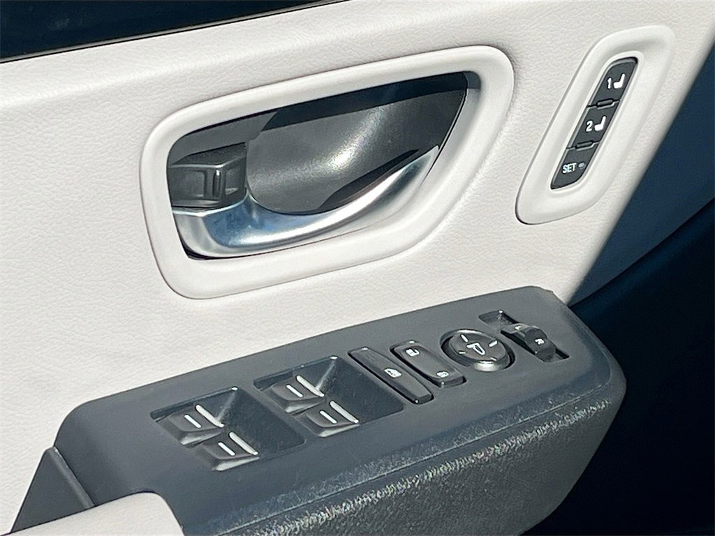 Used 2025 Honda Pilot EX-L image 17