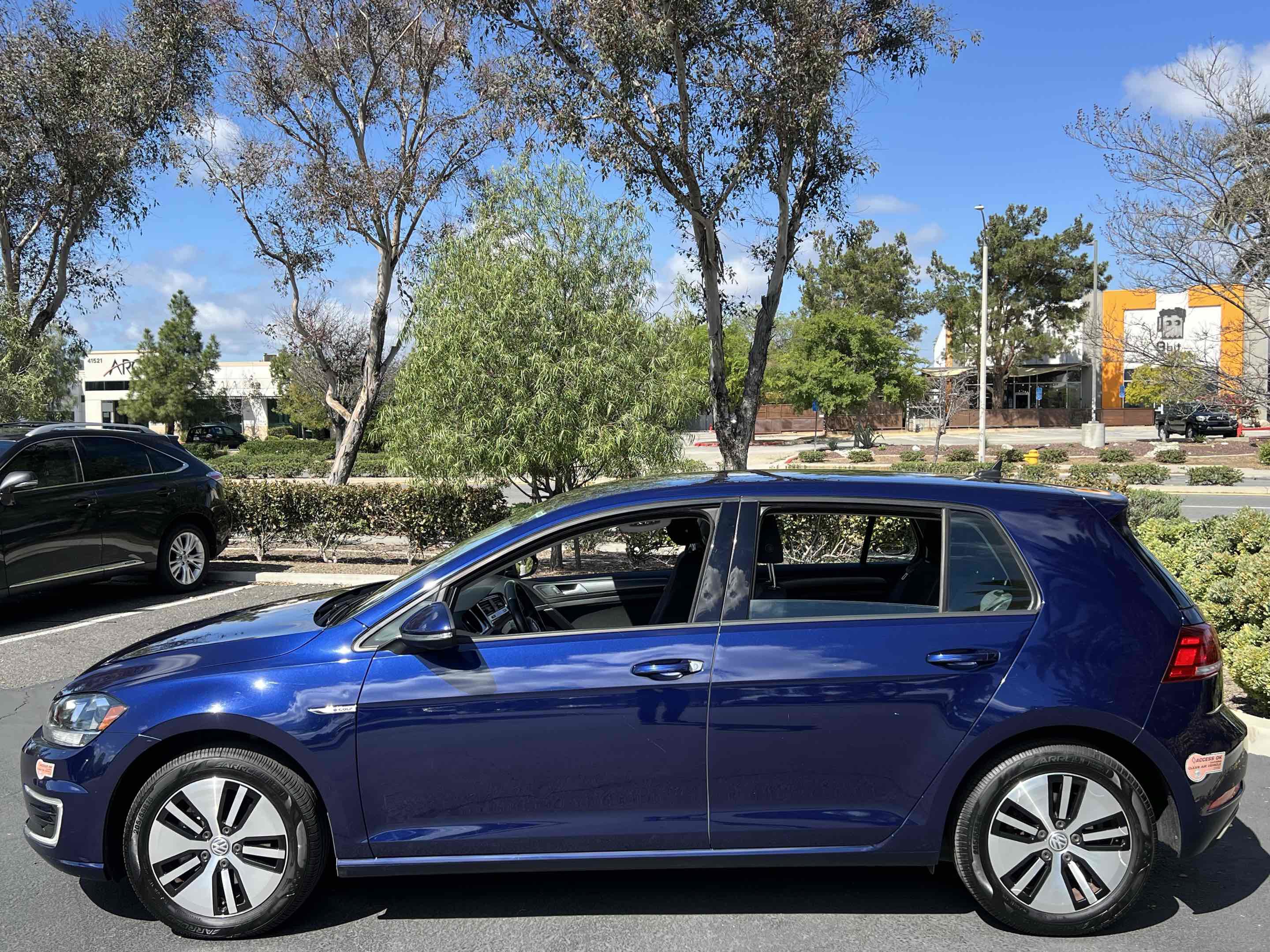 Used 2019 Volkswagen e-Golf SE w/ Driver Assistance Package image 18