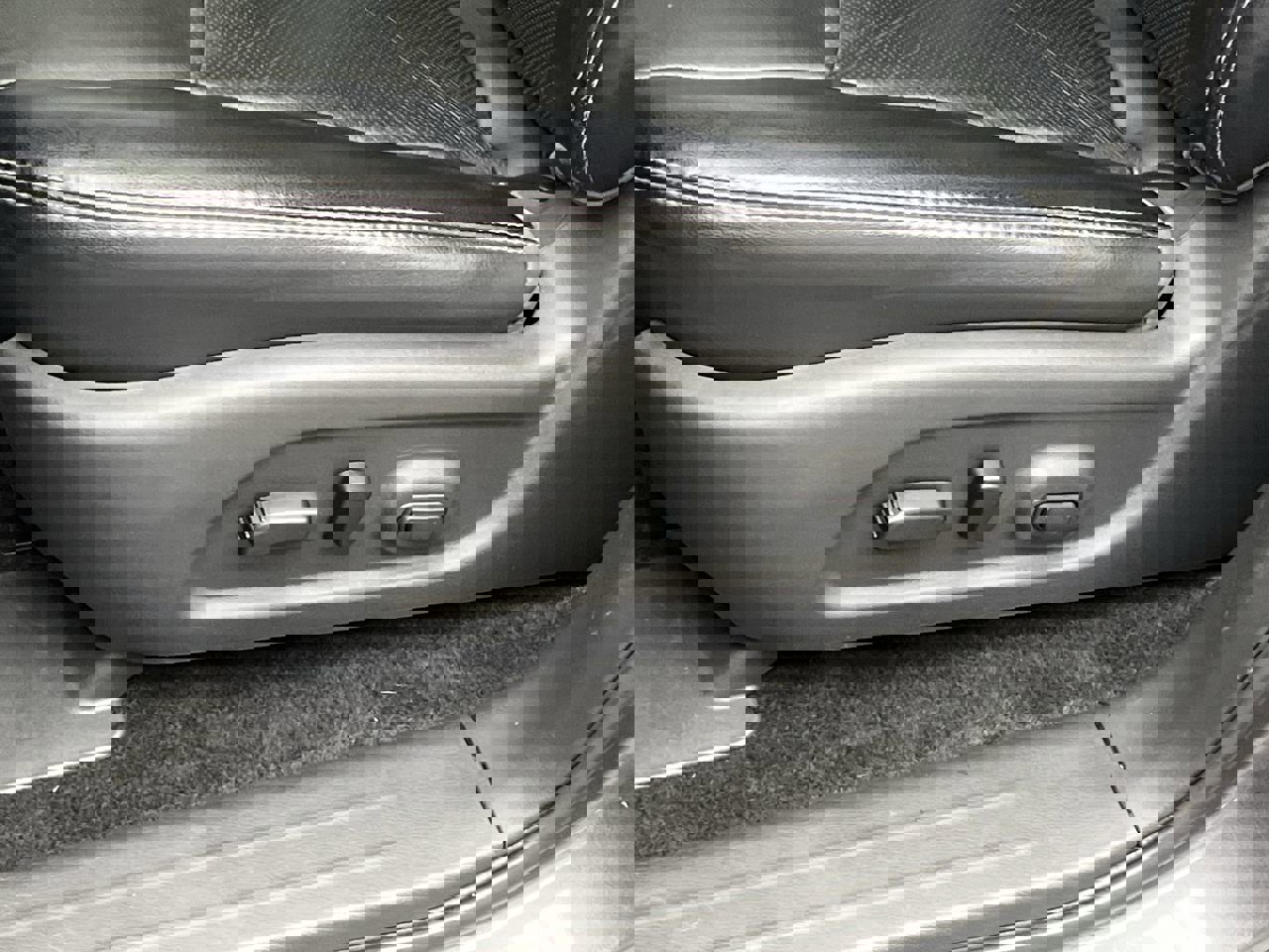 Used 2019 Nissan Pathfinder Platinum image 11