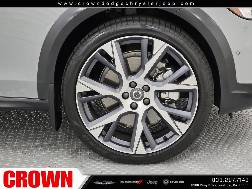 Used 2025 Volvo V90 B6 Cross Country Ultra w/ Protection Package AWD/4WD image 9