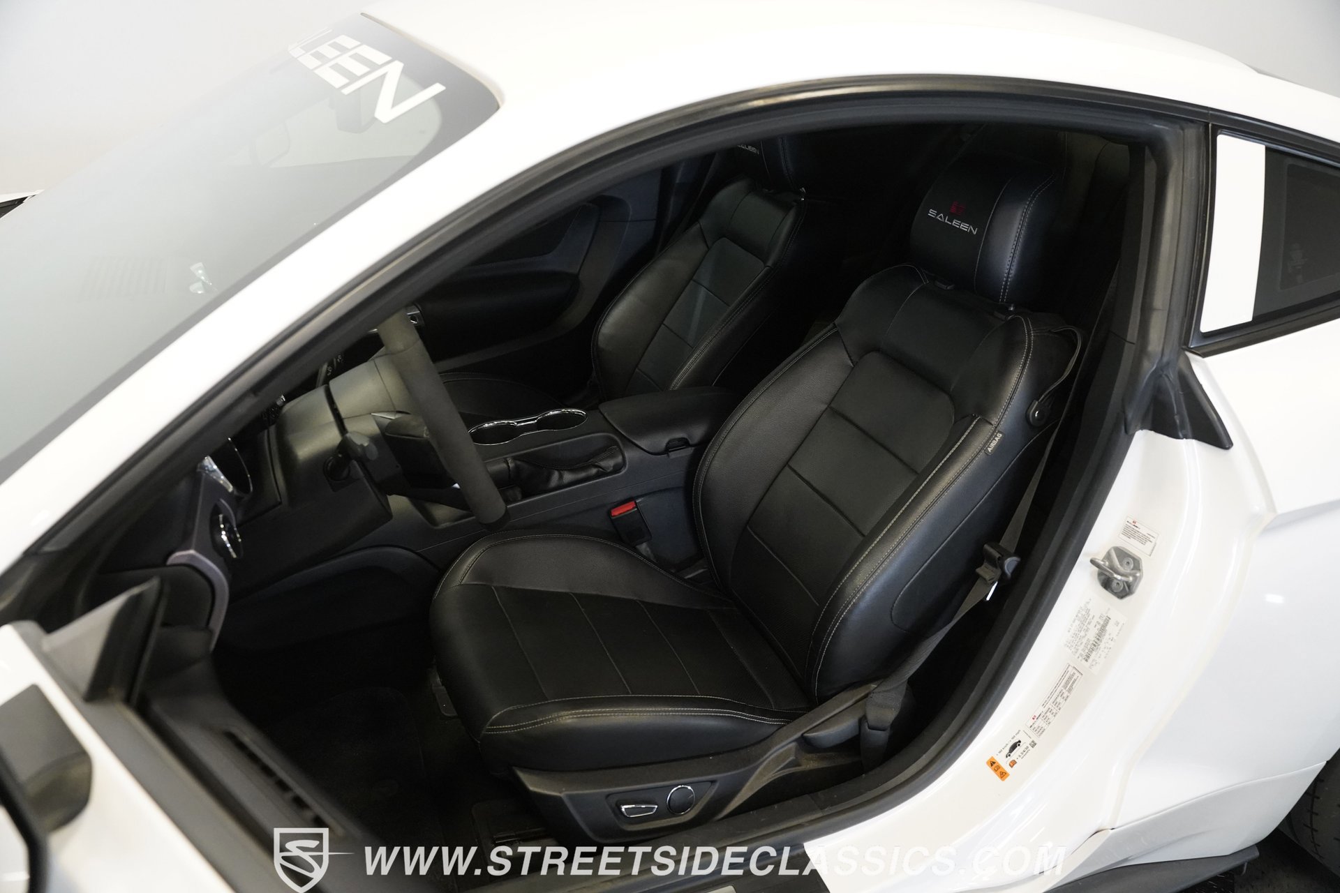 Used 2017 Ford Mustang GT image 3