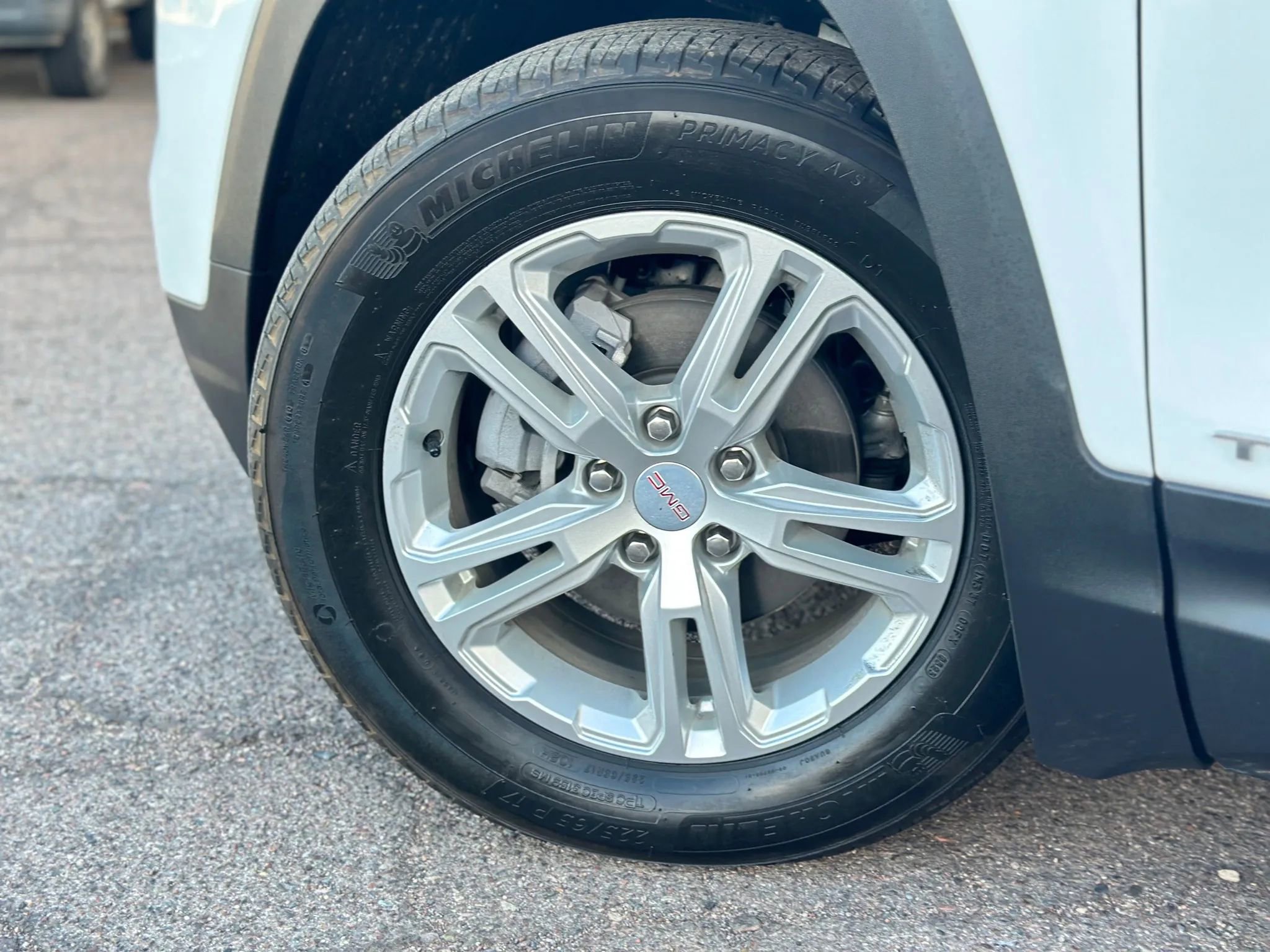 Used 2023 GMC Terrain SLE image 9