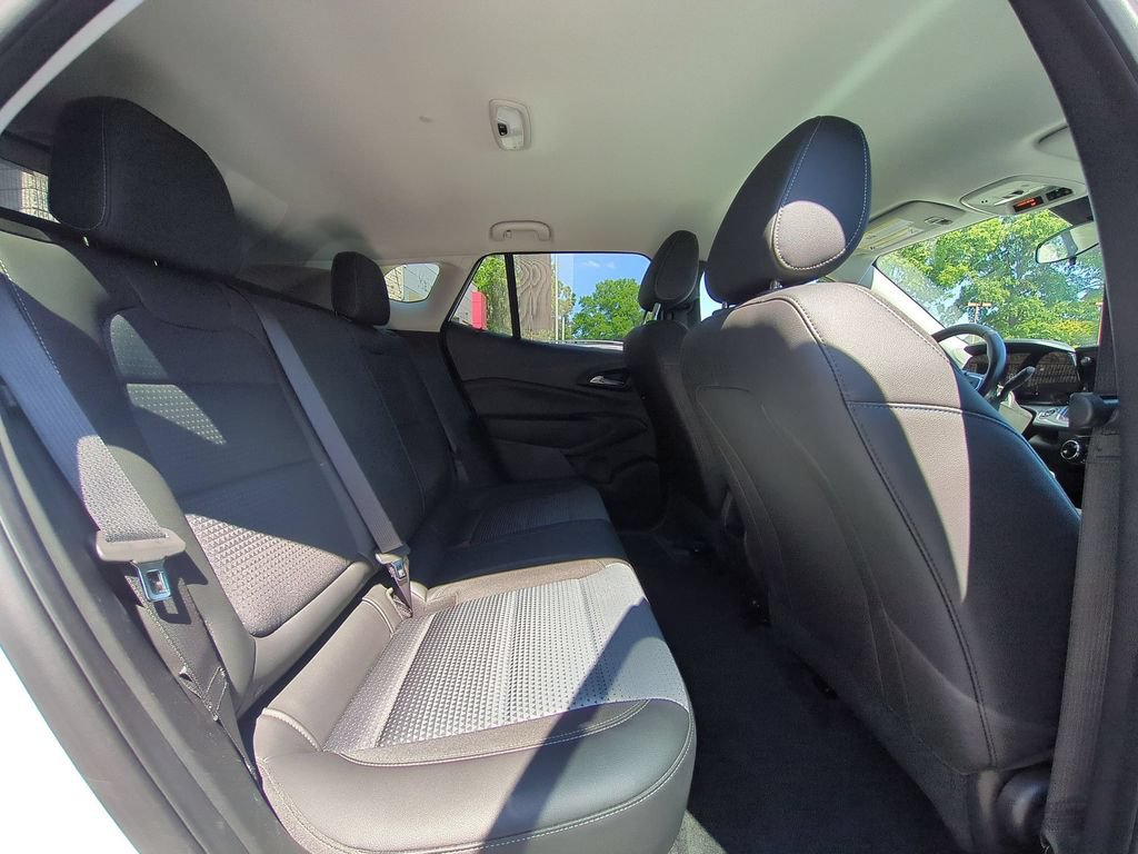 Used 2025 Chevrolet Trax LT w/ LT Convenience Package FWD image 29