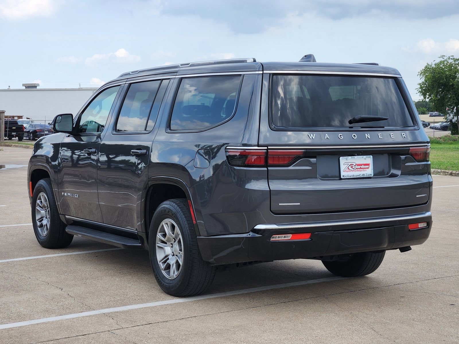Used 2022 Jeep Wagoneer Series I AWD/4WD image 4