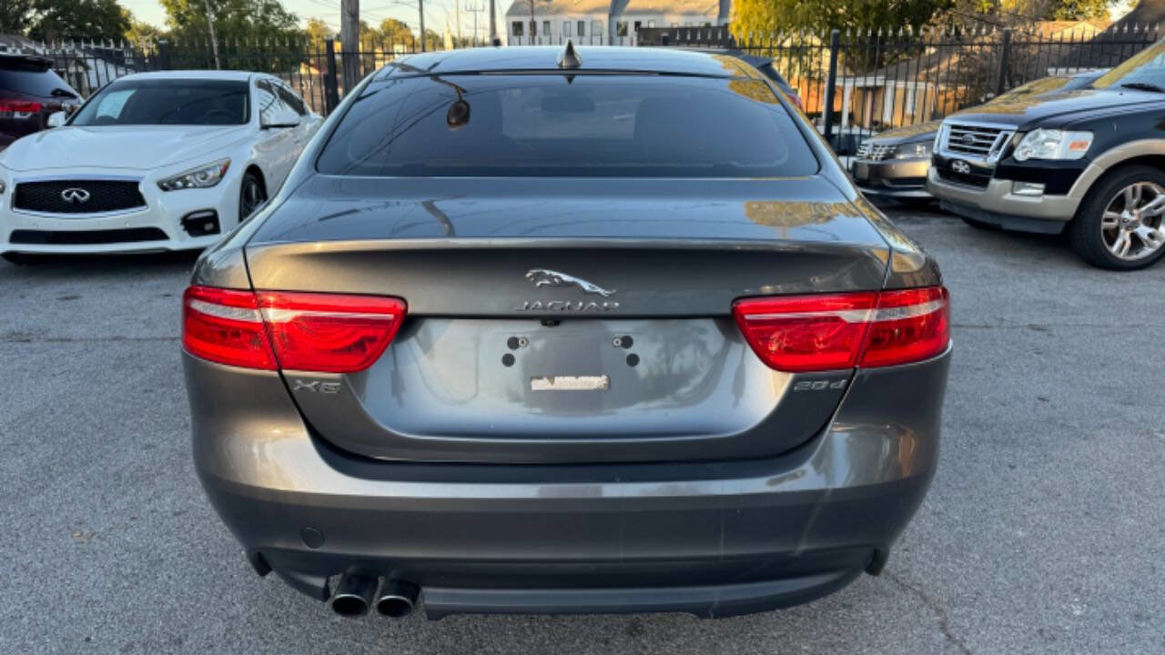 Used 2017 Jaguar XE Prestige image 8