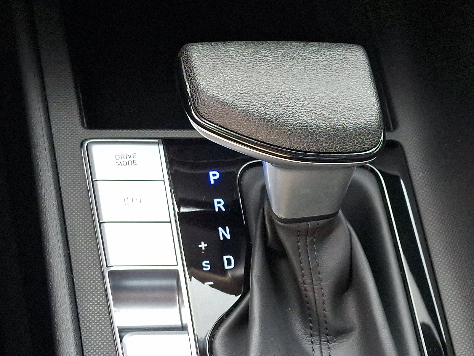 Used 2023 Hyundai Elantra Blue w/ Preferred Accessory Package image 14