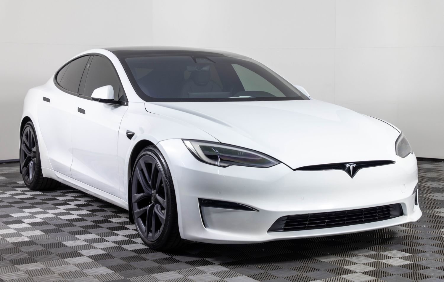 Used 2021 Tesla Model S Plaid image 11