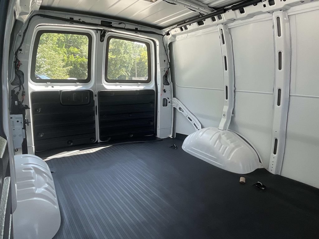 New 2026 Chevrolet Express 2500 w/ Driver Convenience Package RWD image 10