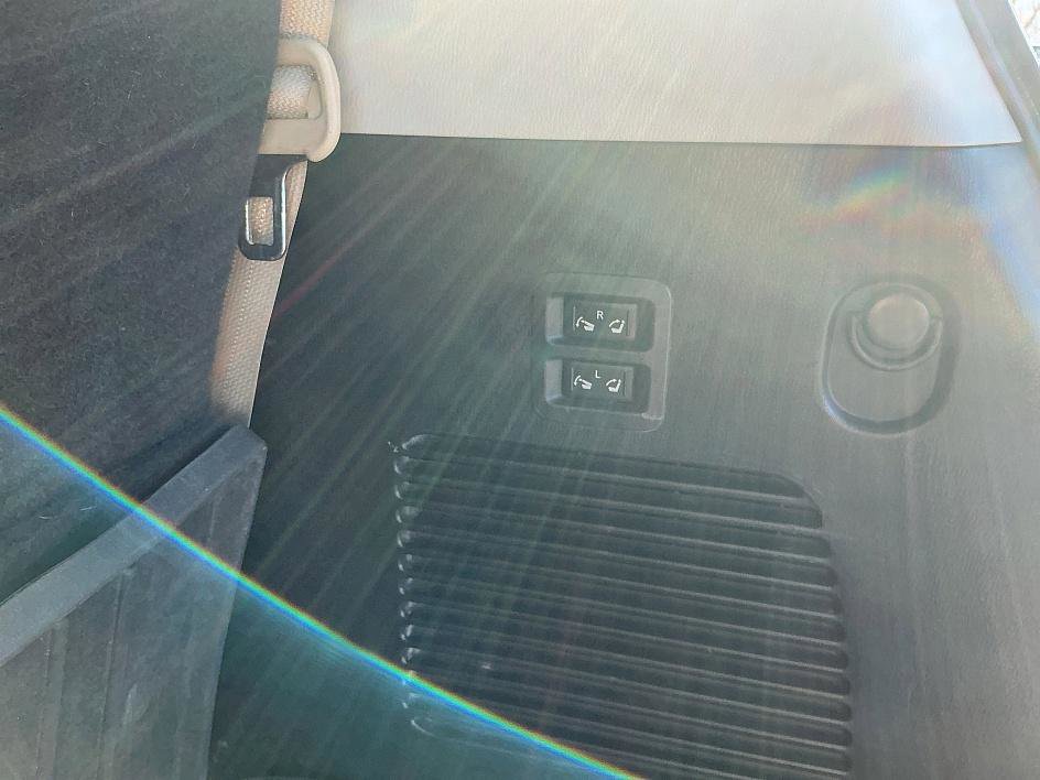 Used 2017 Nissan Armada Platinum w/ Interior Lighting Package image 29