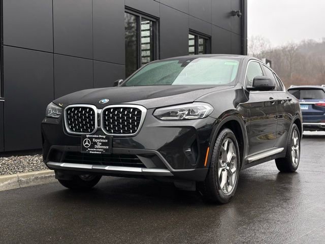 Used 2024 BMW X4 xDrive30i w/ Premium Package AWD/4WD image 3