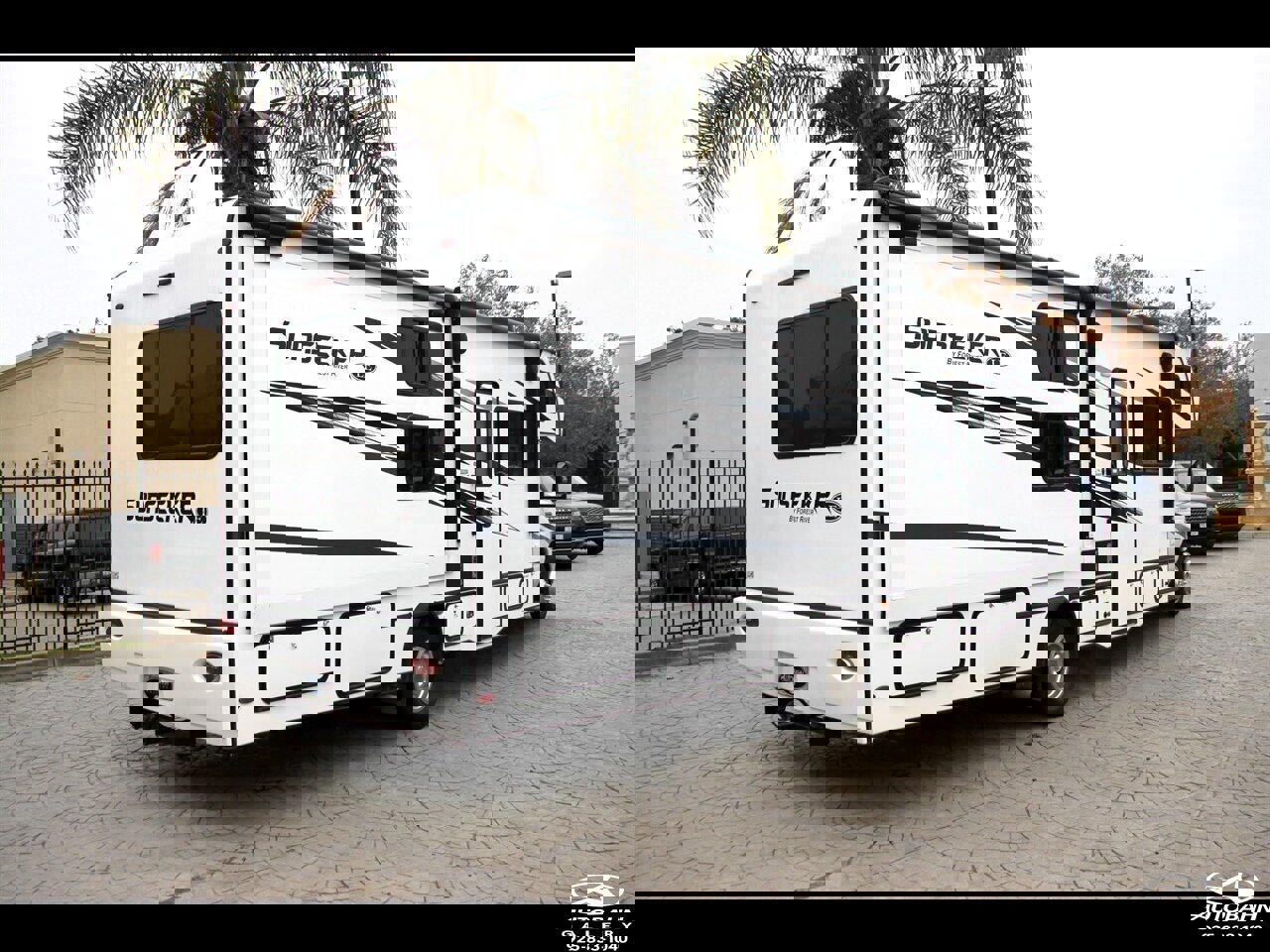 Used 2022 Ford E-450 and Econoline 450 Super Duty w/ Motorhome Prep Package image 9