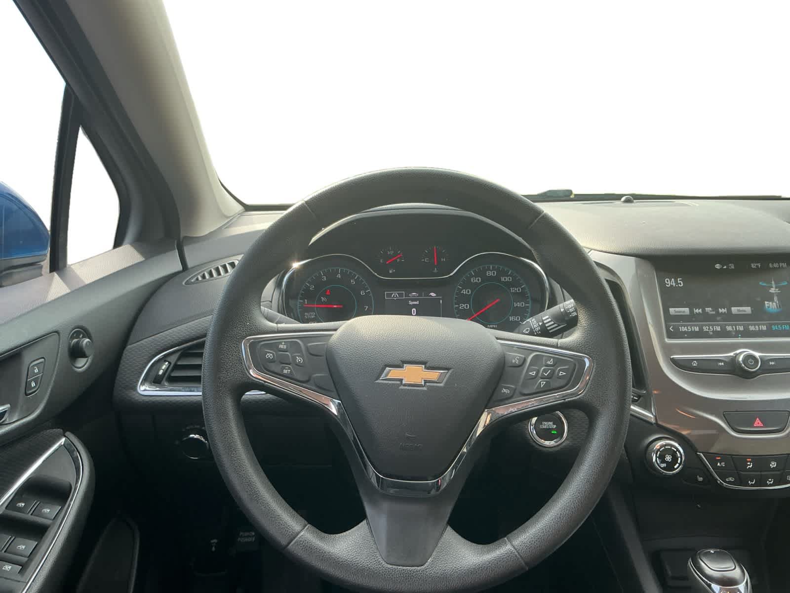 Used 2018 Chevrolet Cruze LT w/ Convenience Package FWD image 9