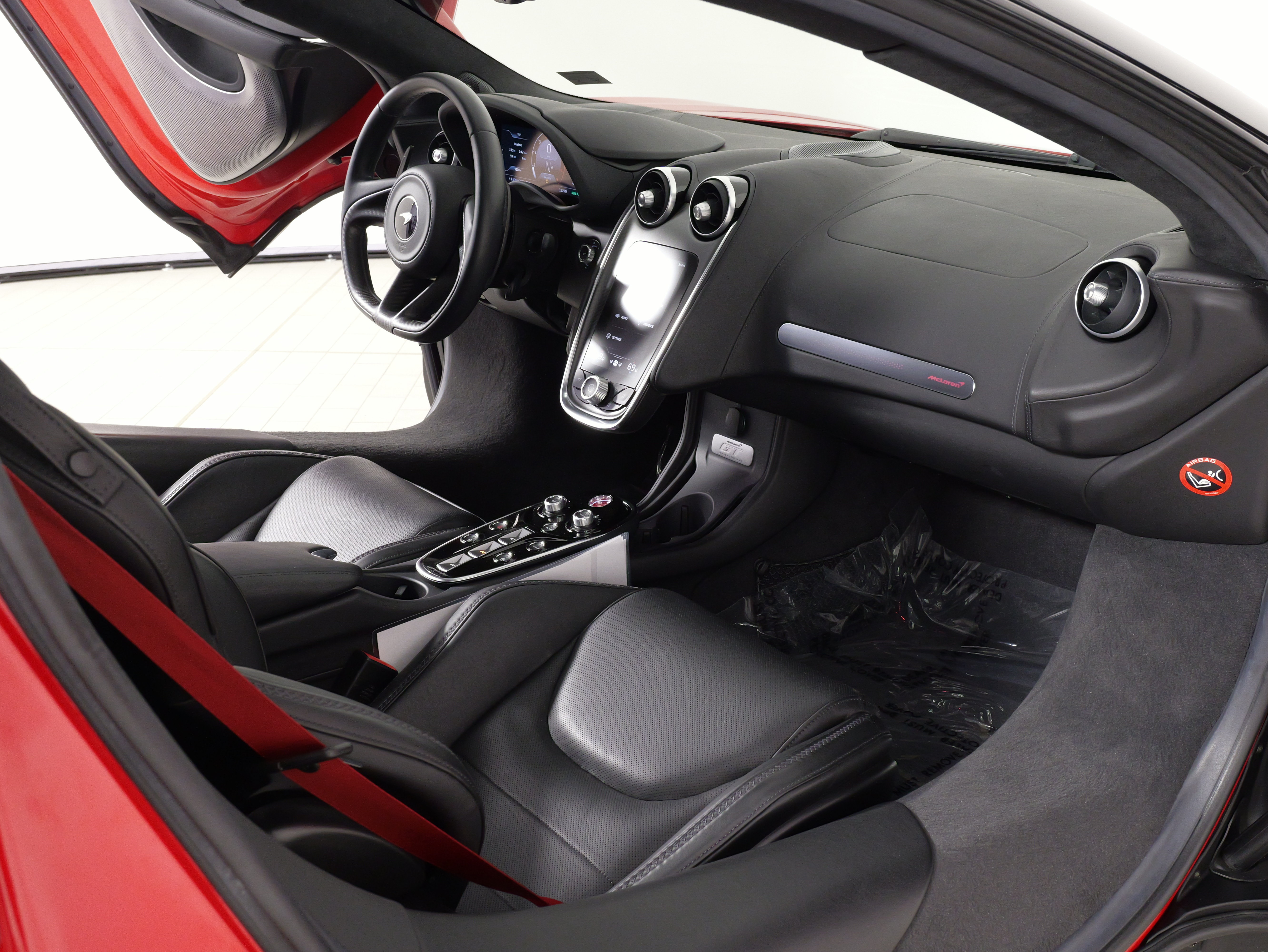 Used 2022 McLaren GT RWD image 30