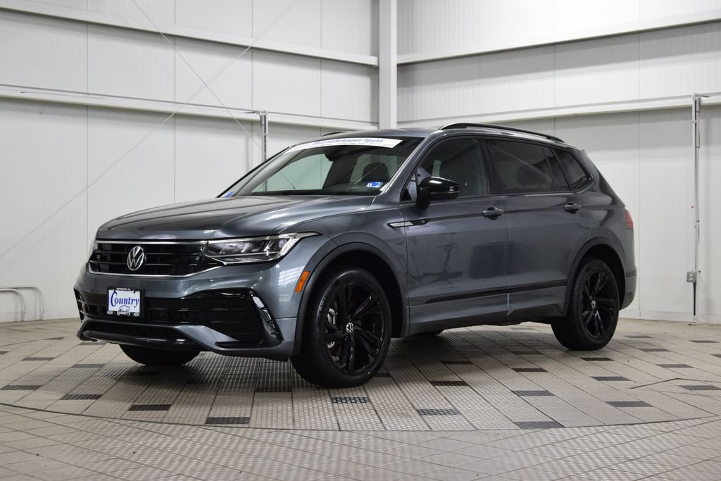 Used 2023 Volkswagen Tiguan SE R-Line AWD/4WD image 3