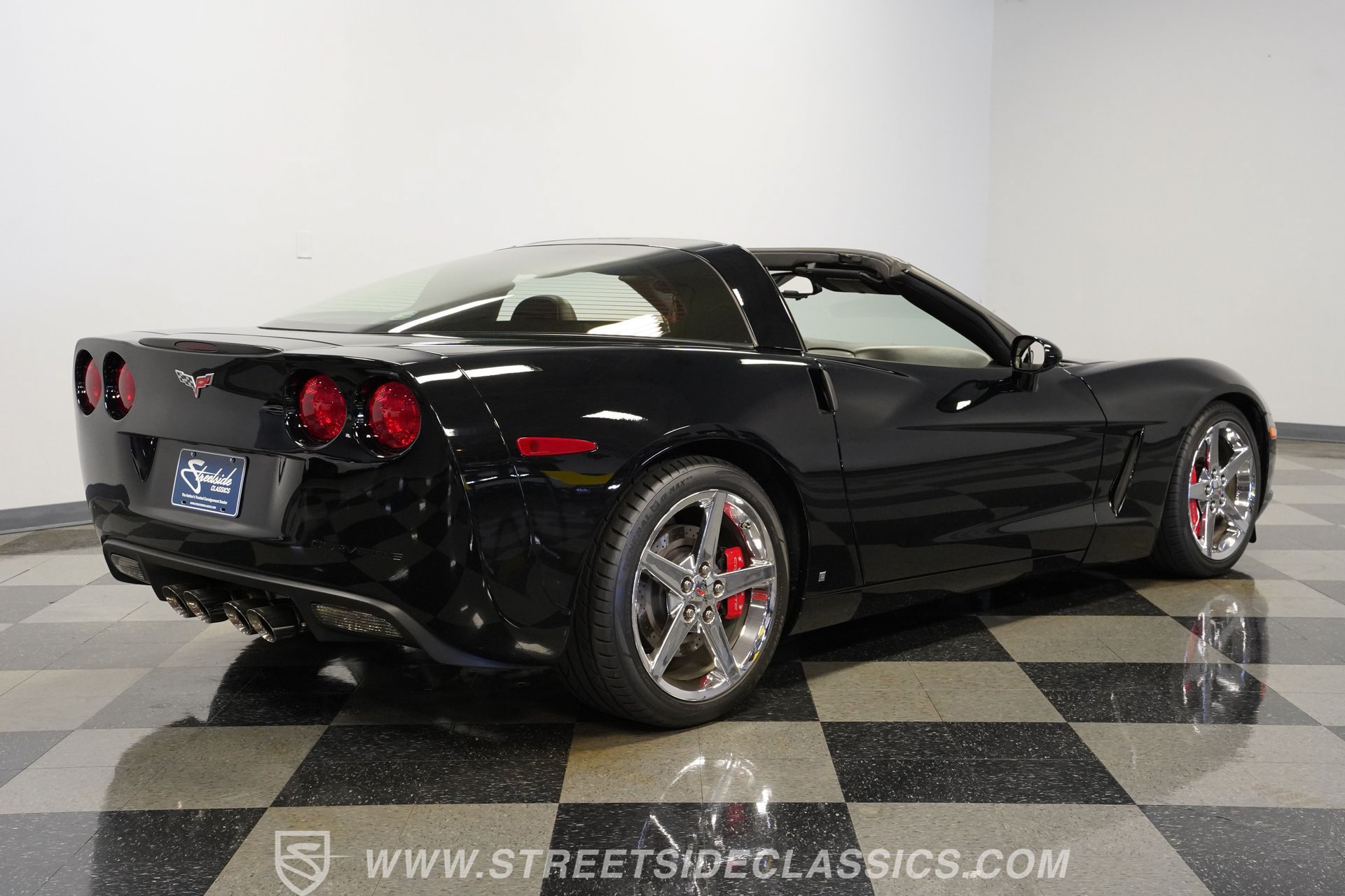 Used 2007 Chevrolet Corvette Coupe w/ Performance Package RWD image 13