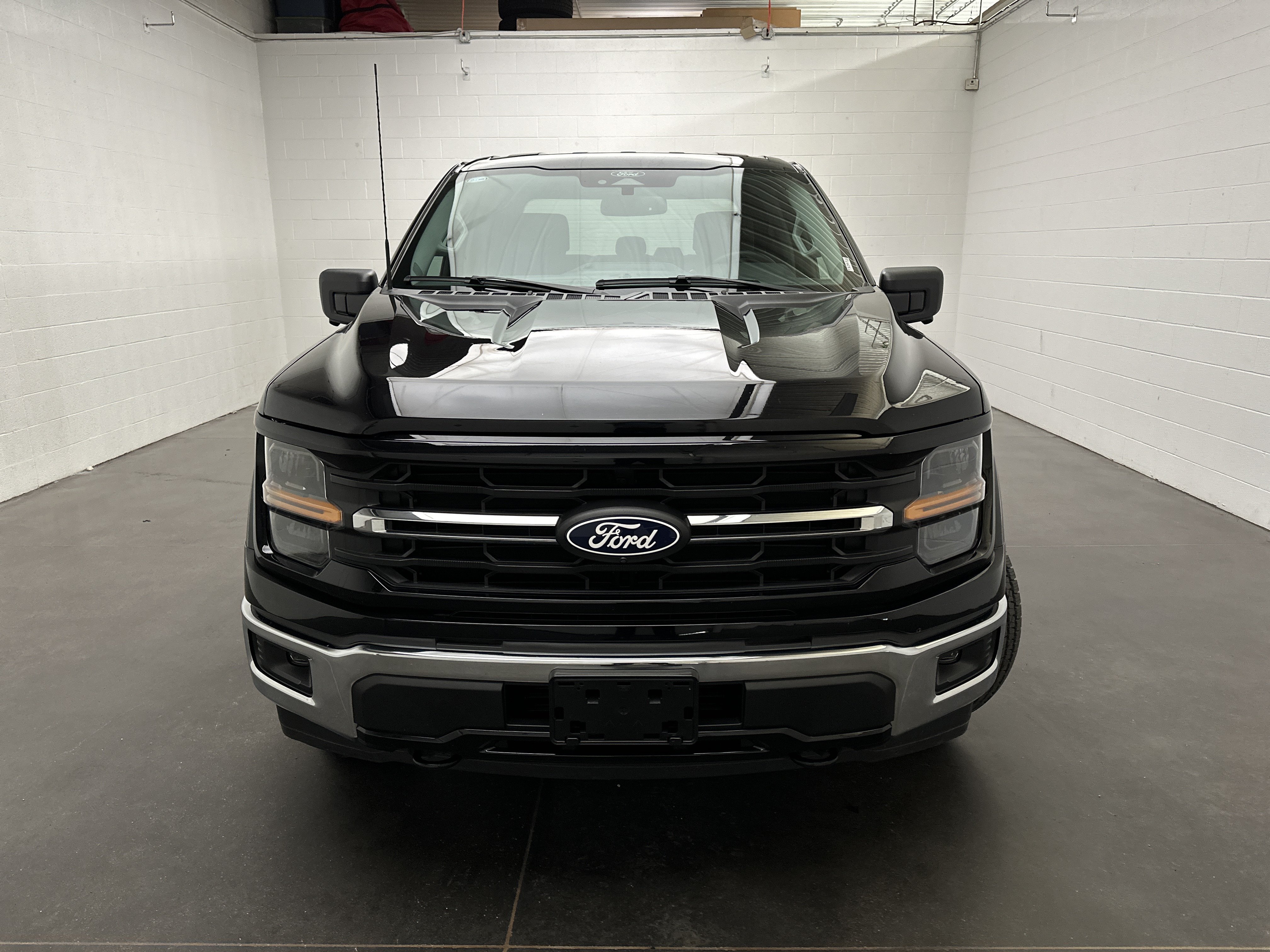 Used 2024 Ford F150 XLT AWD/4WD image 3
