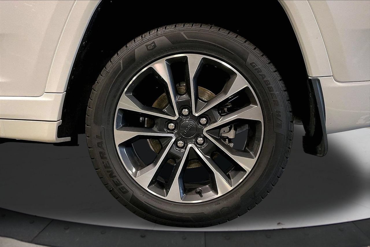 Certified 2022 Jeep Grand Cherokee Overland w/ Luxury Tech Group IV AWD/4WD image 37