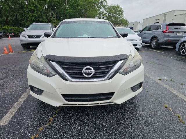 Used 2017 Nissan Altima 2.5 SR w/ Midnight Edition Package FWD image 3