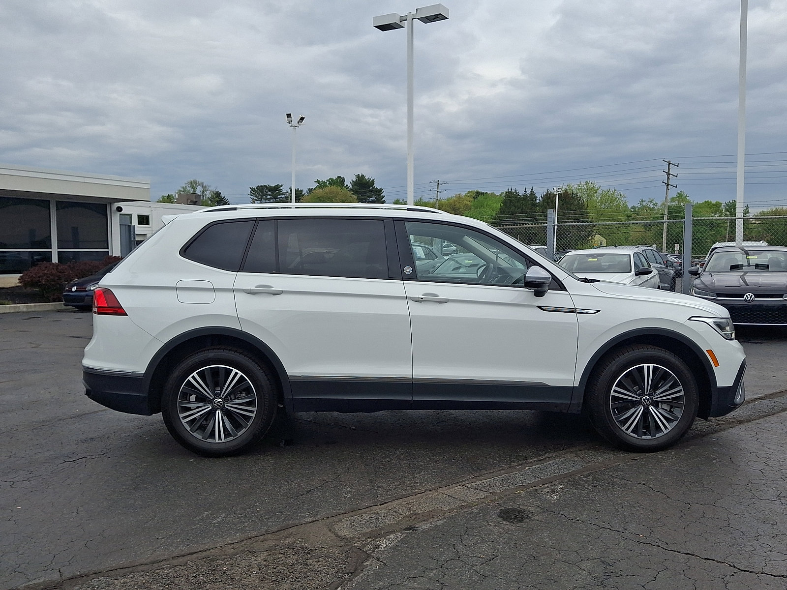 Certified 2024 Volkswagen Tiguan Wolfsburg Edition AWD/4WD image 7