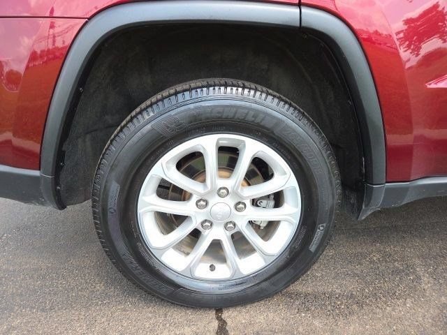 Used 2022 Jeep Grand Cherokee Laredo w/ All-Weather Capability Group AWD/4WD image 55