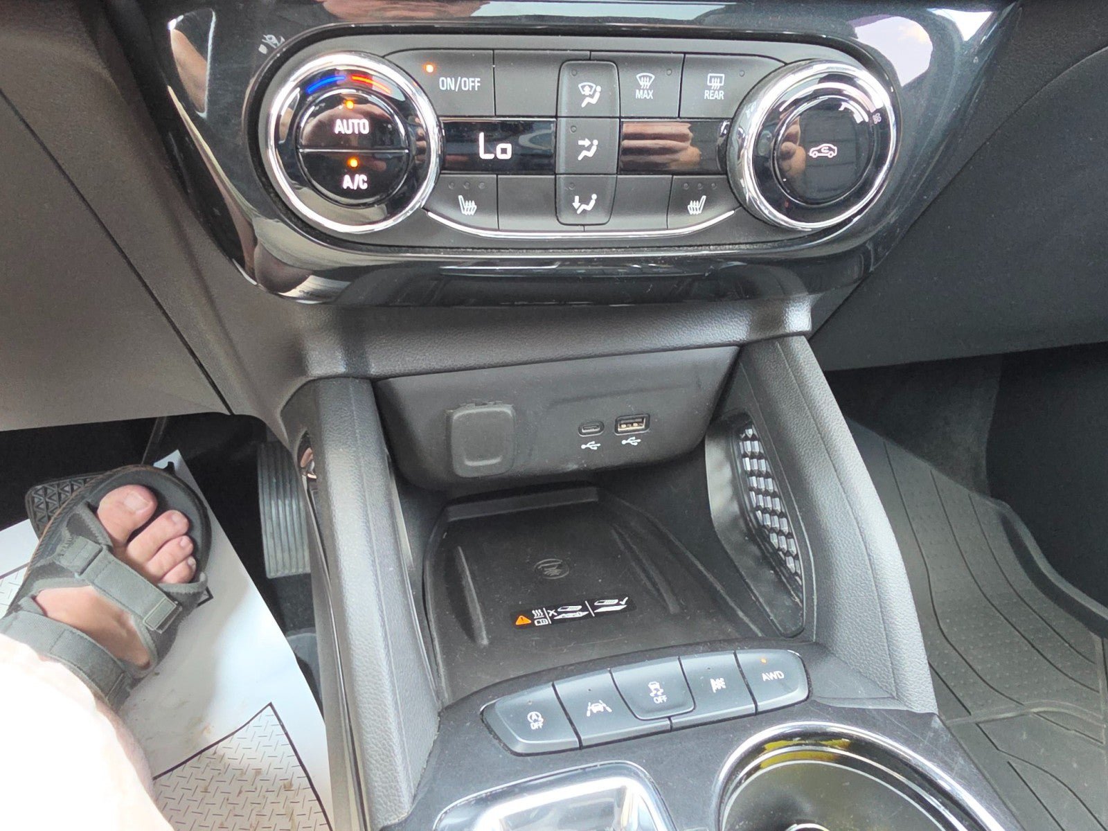 Used 2024 Chevrolet TrailBlazer RS w/ Convenience Package AWD/4WD image 45