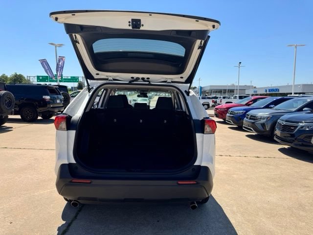Used 2023 Toyota RAV4 LE AWD/4WD image 11