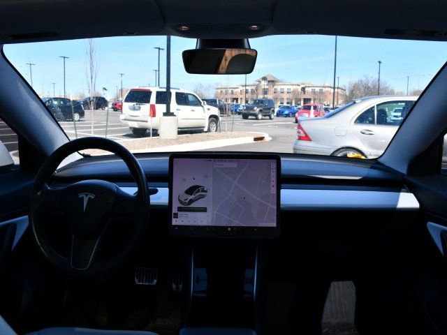 Used 2020 Tesla Model 3 Standard Range image 15