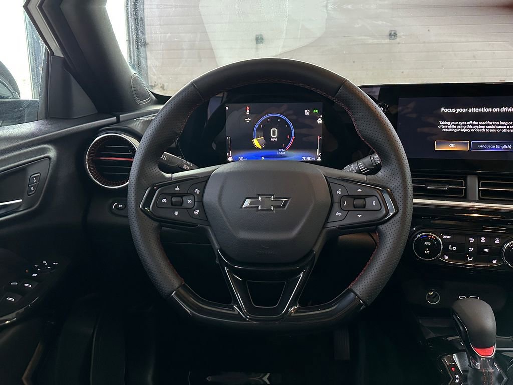 Certified 2025 Chevrolet Trax RS w/ Sunroof Package FWD image 12