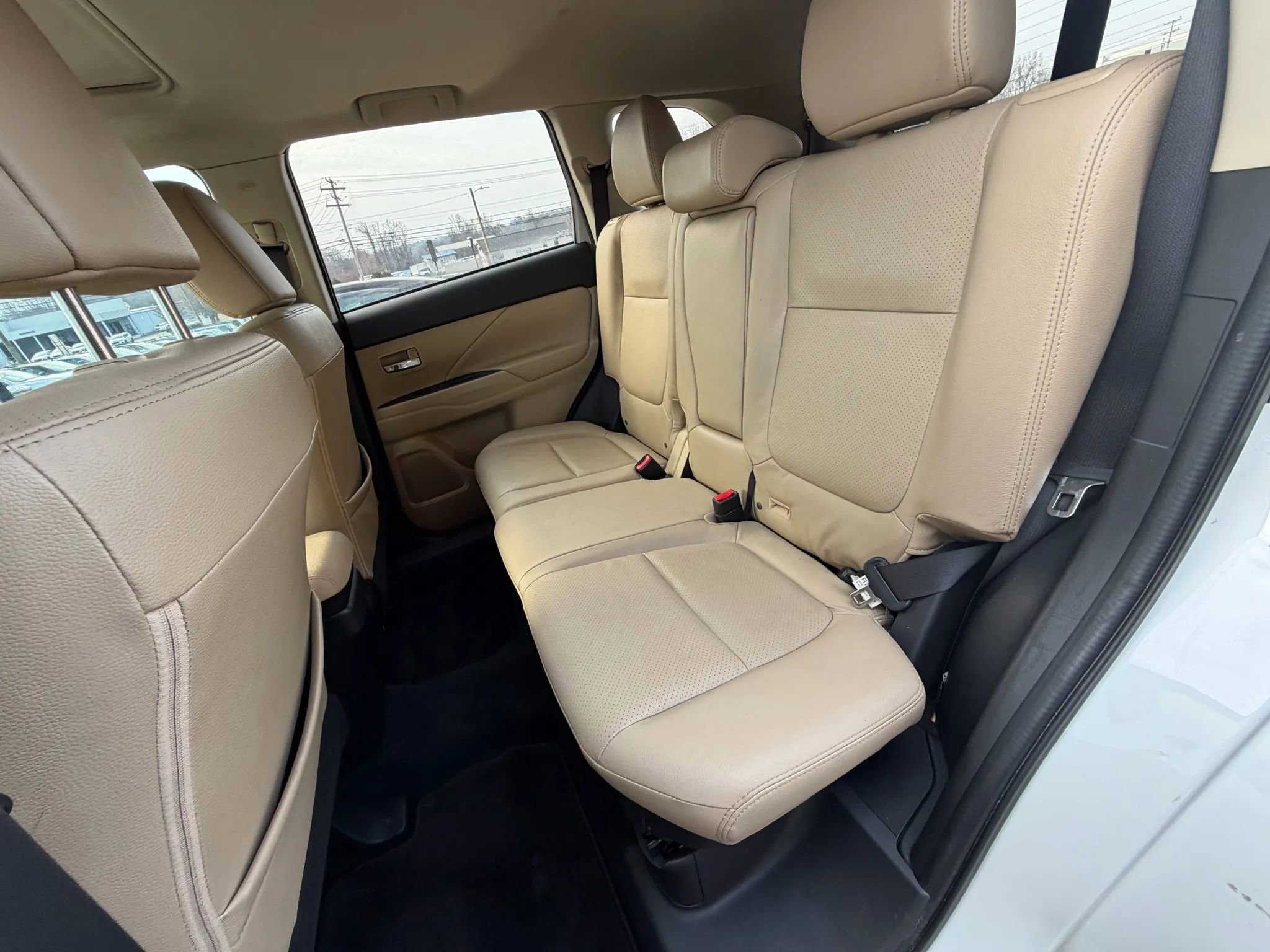 Used 2015 Mitsubishi Outlander SE image 15