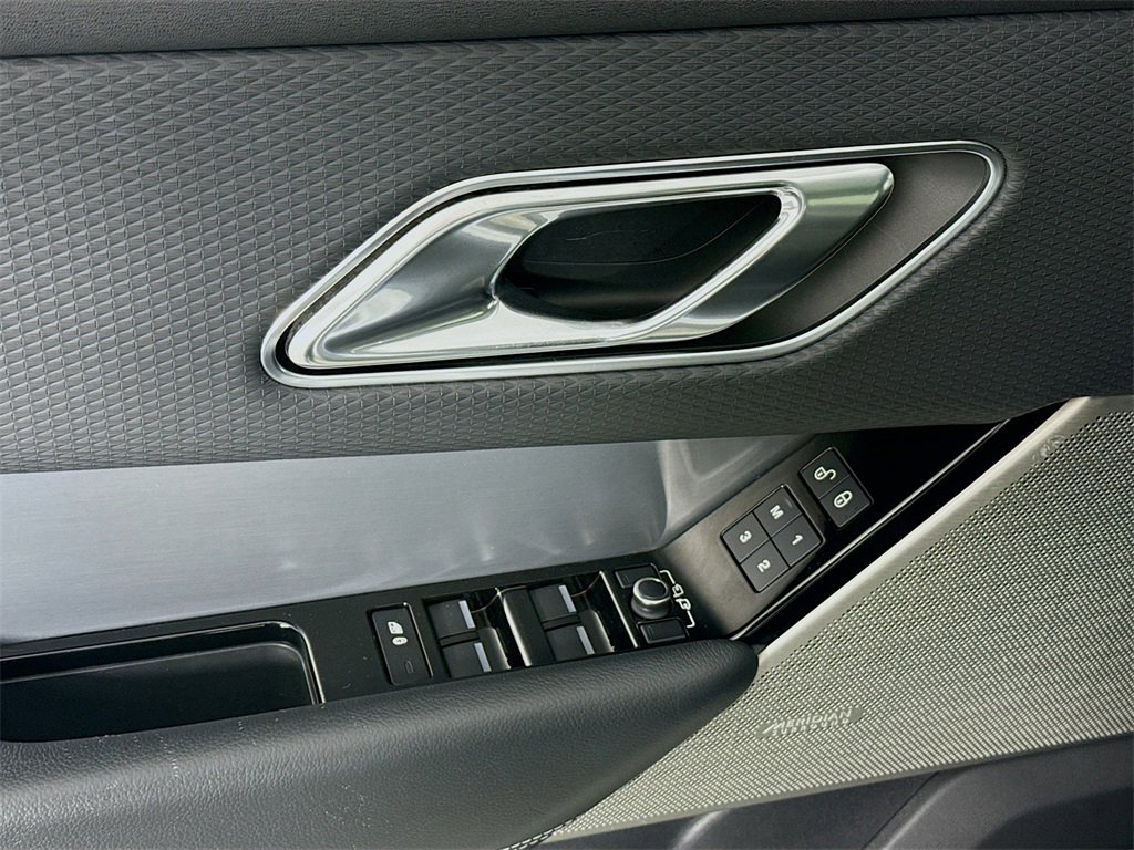 Used 2018 Land Rover Range Rover Velar R-Dynamic SE image 18