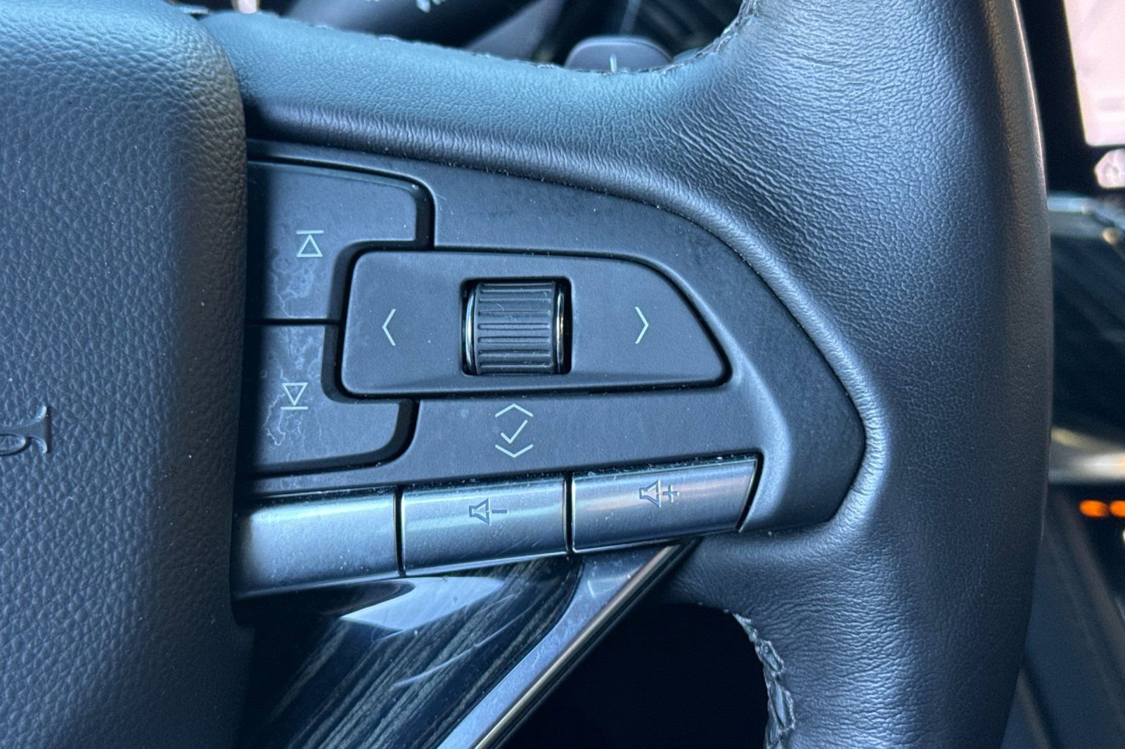 Certified 2025 Cadillac XT6 Premium Luxury image 35