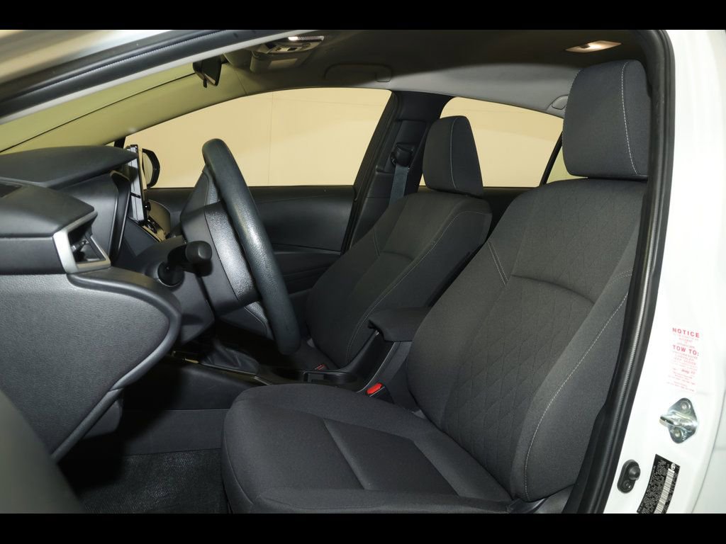 Used 2025 Toyota Corolla LE FWD image 21