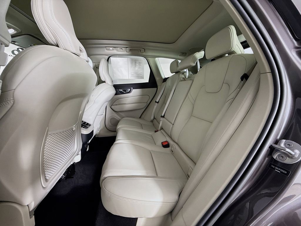 Certified 2023 Volvo XC60 B5 Ultimate FWD image 26