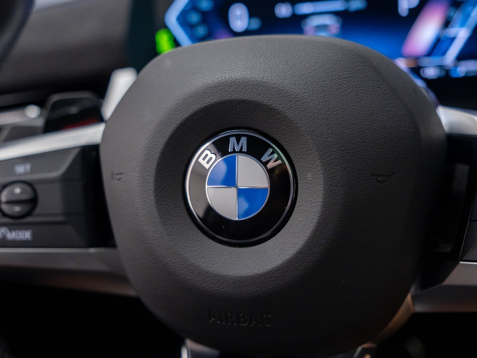 Certified 2025 BMW X2 xDrive28i AWD/4WD image 23