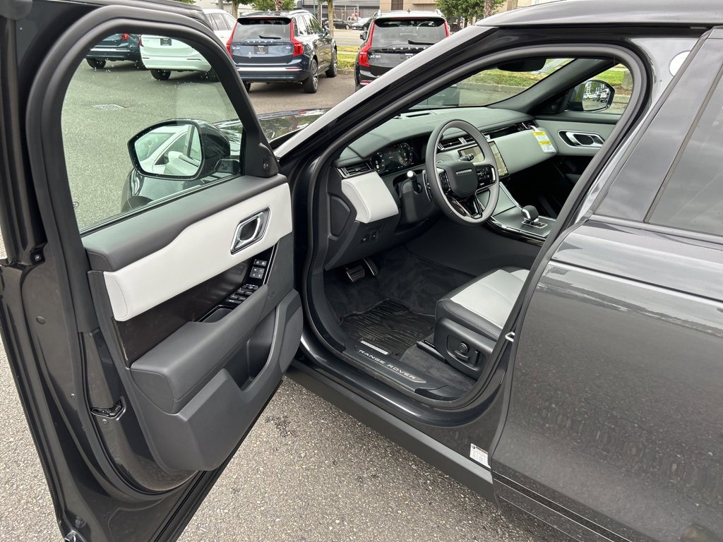 New 2026 Land Rover Range Rover Velar Dynamic SE image 10