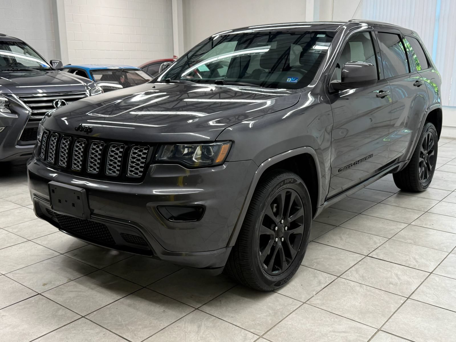 Used 2018 Jeep Grand Cherokee Altitude AWD/4WD image 3